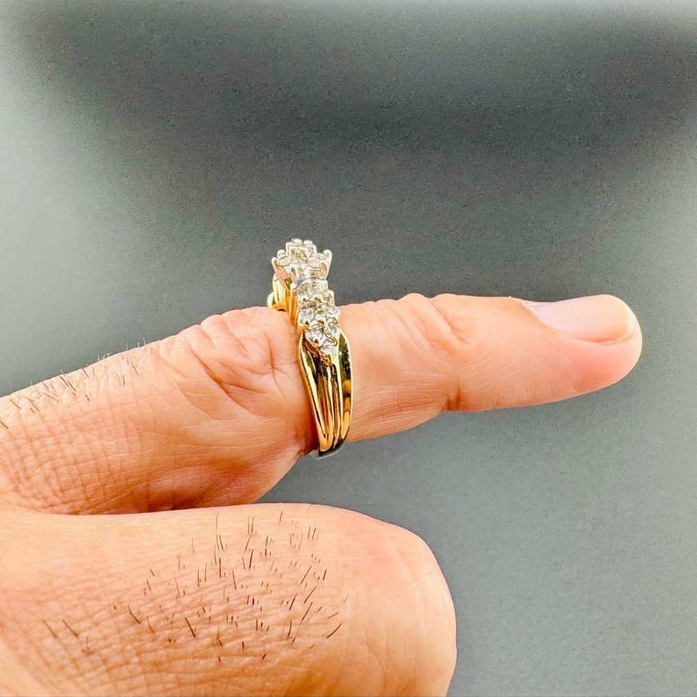 10K Gold Ladies Beautiful Diamond Cluster Ring Size 5.5 Weighs 4 Gram very clean - Picture 11 of 14